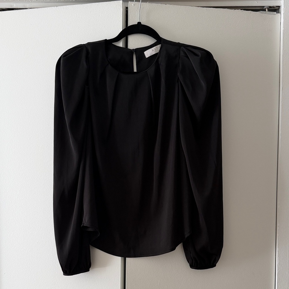 Astr Black Puff-Sleeve Blouse